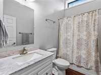 House 2400480924