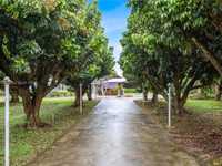 House 2400480735