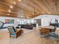 House 2400480745