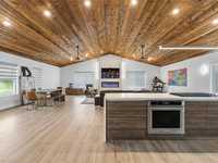 House 2400480769