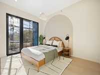 House 2381200642