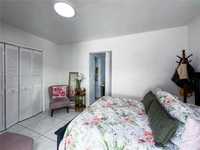 House 2382731404