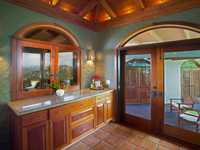 House 2414475208