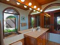 House 2414475294