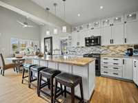 House 3020700977