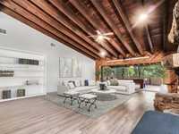 House 2569022136