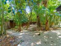 House 2569022431