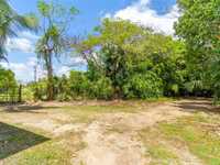 House 2569022439