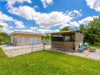 House 2811945816