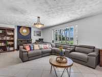 House 2811945832