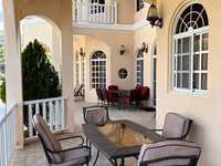 House 2493479402