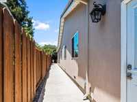 House 2880363304