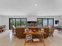 House 2717931019