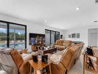 House 2717931025