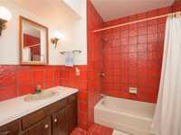 House 2526925787