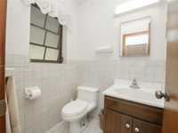 House 2526925810