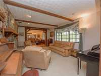House 2526925724