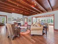 House 2554979250