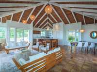 House 2559093049