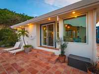 House 2559093210