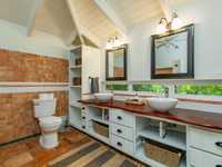 House 2559093342