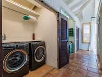 House 2559093374