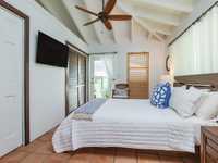 House 2559093613