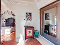 House 2990830802