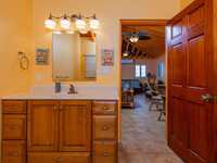 House 2564622037