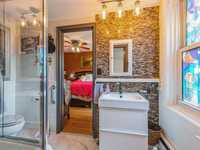House 2564200707