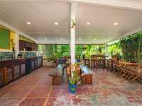 House 2573945678