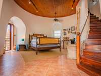 House 2573945627