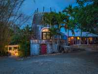 House 2573946049