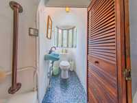 House 2573945664