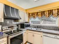 House 2577011221