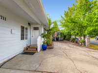 House 2592651594