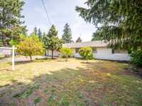 House 2593984425