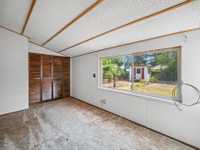 House 2593984324