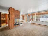 House 2593984299
