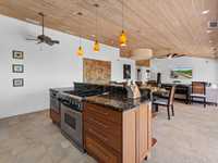 House 2871911818