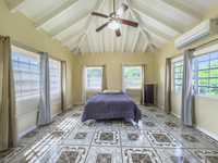 House 2640232937