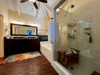 House 2927420738