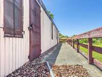 House 2743405557
