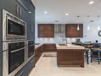House 2715196940