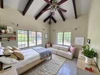House 2933106367