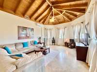 House 2737438812
