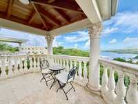 House 2737439078
