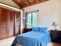 House 2737439242