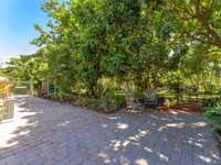 House 2744301261
