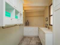 House 2755277031